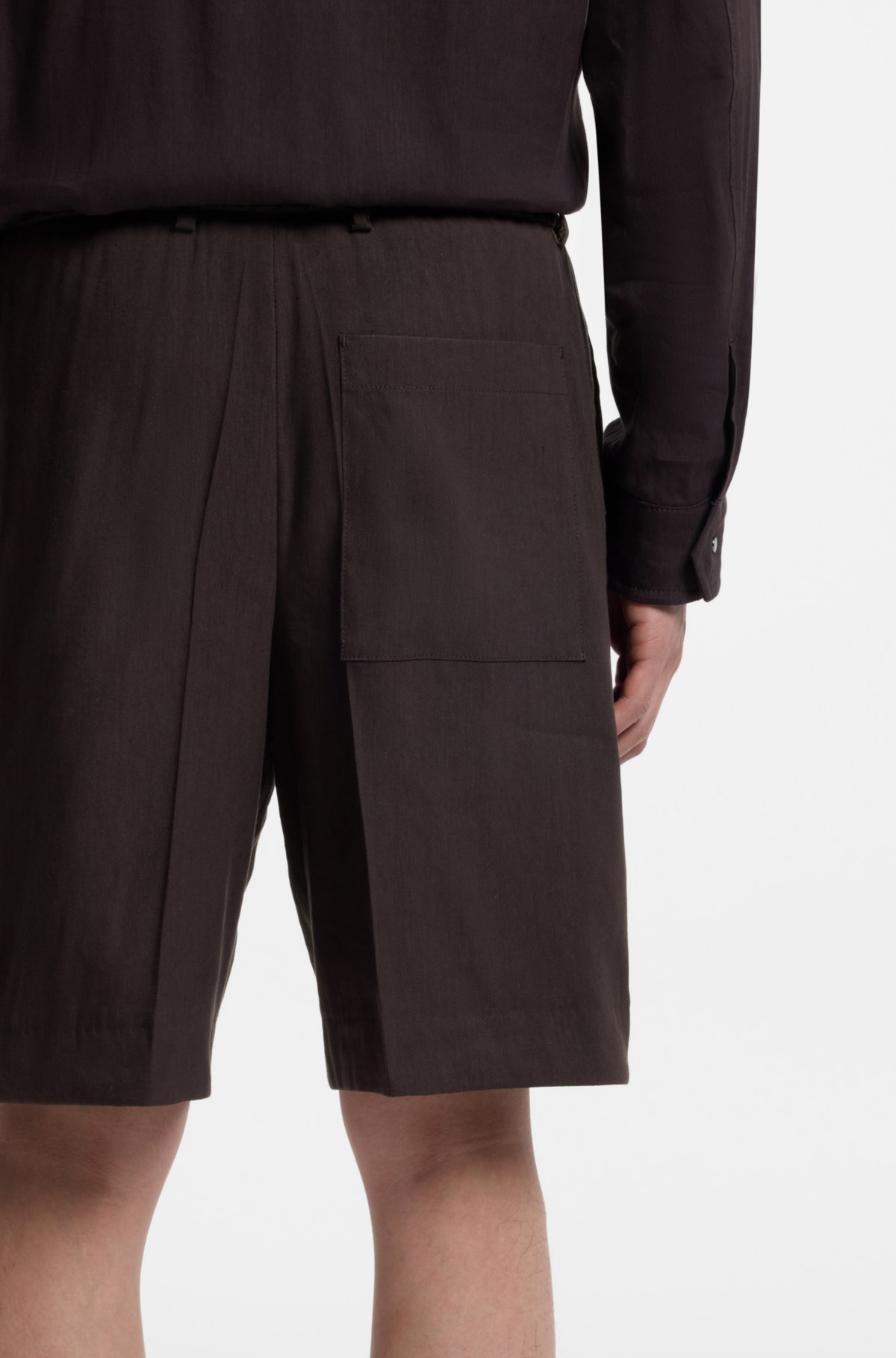 Relaxed-fit shorts in a linen blend
