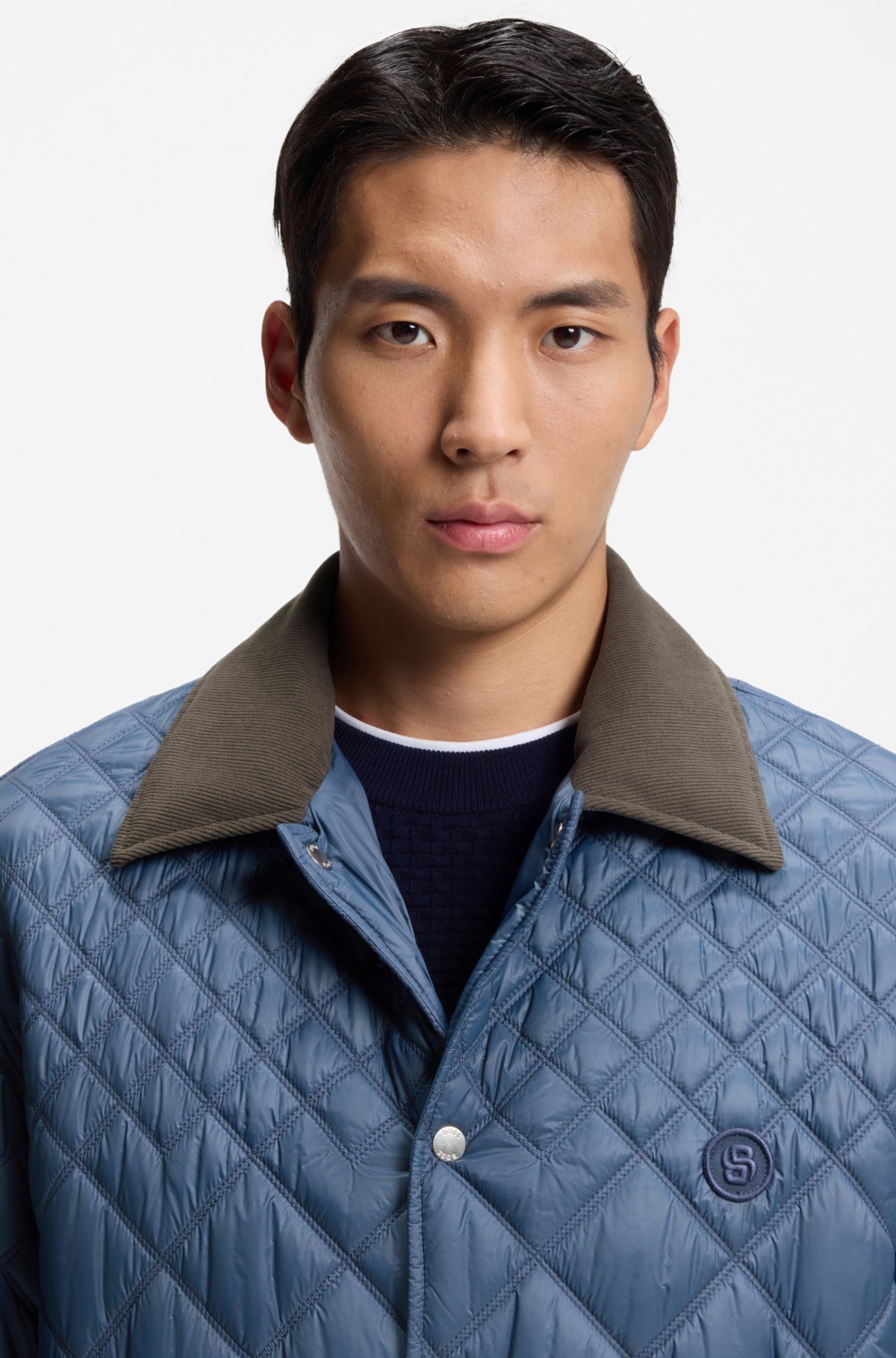 Water-repellent jacket with mixed quilting