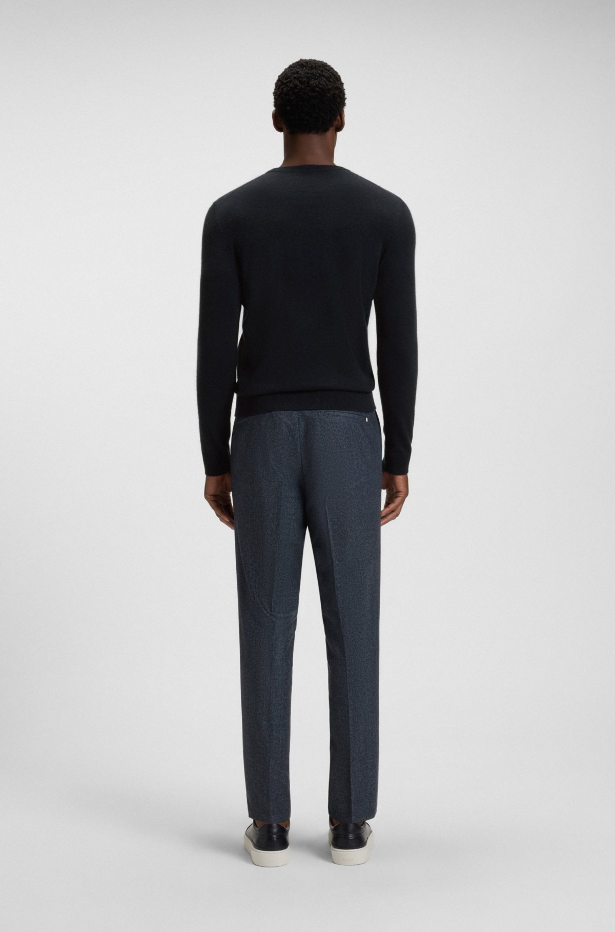 Cashmere sweater in a regular fit