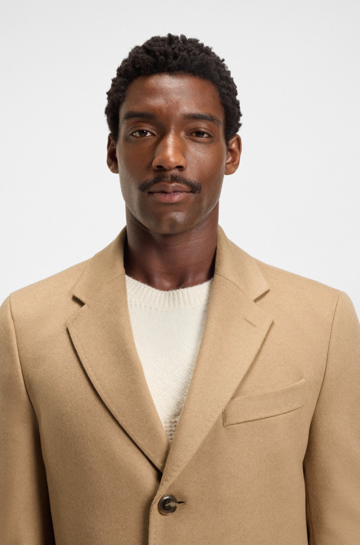 Wool-cashmere coat in a slim fit