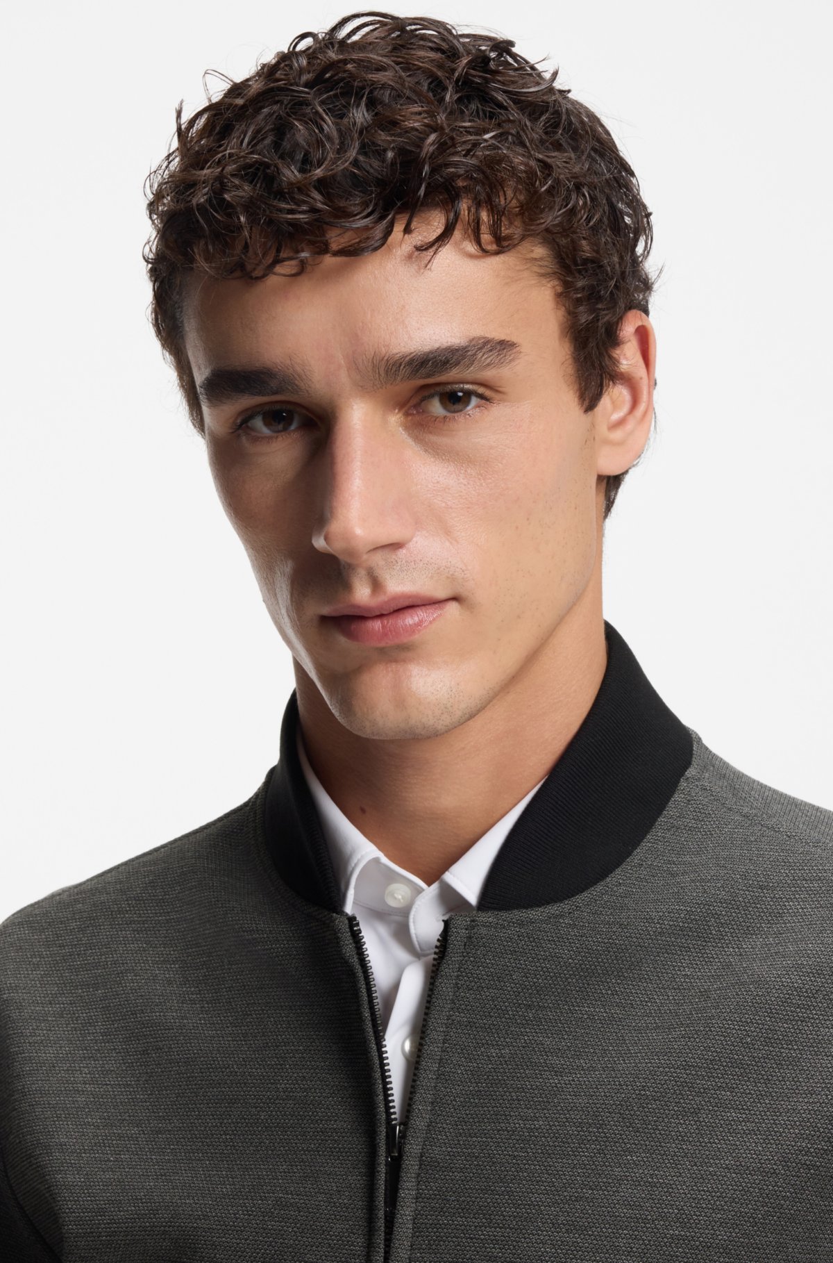 Slim-fit jacket in wrinkle-resistant fabric Slim-fit jacket in wrinkle-resistant fabric