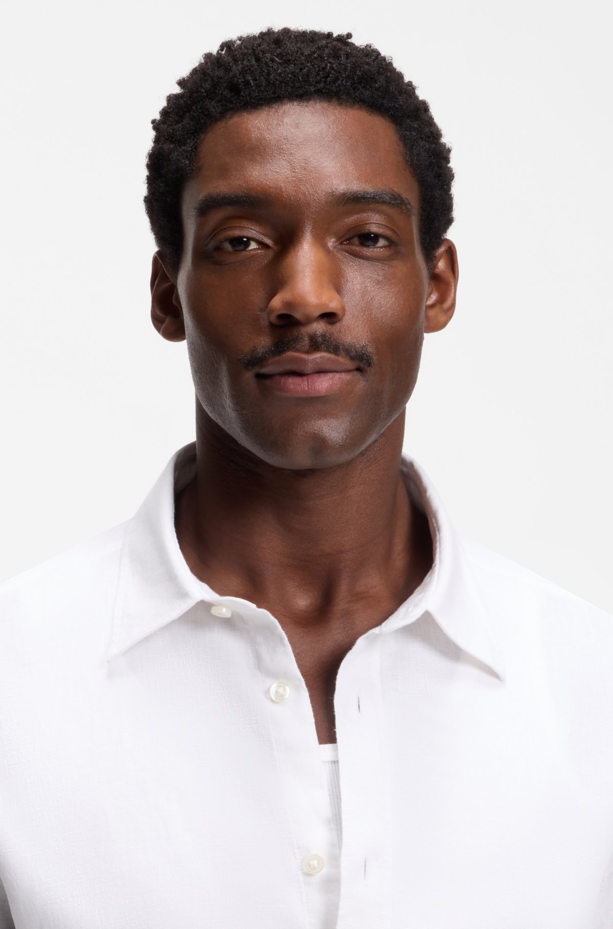 Slim-fit shirt in stretch linen