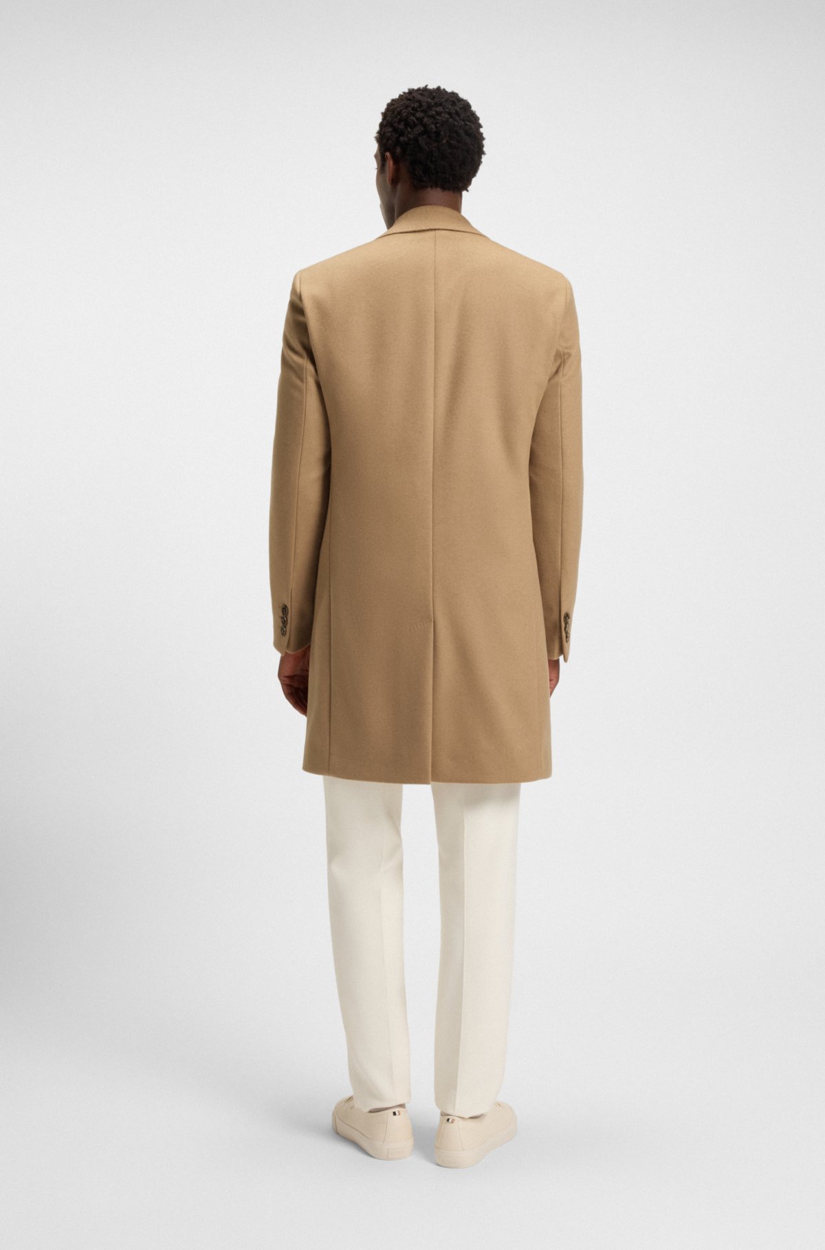 Wool-cashmere coat in a slim fit