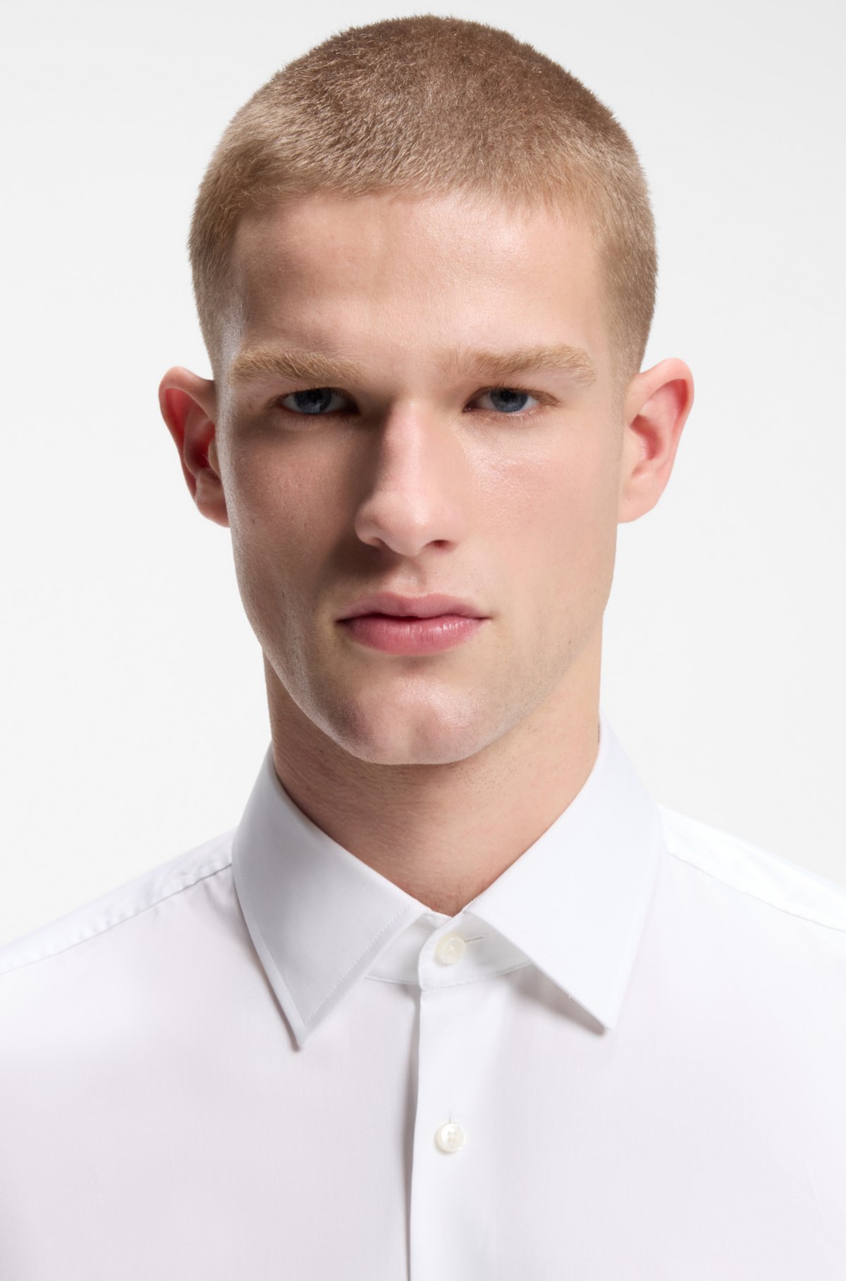 Easy-iron slim-fit shirt in cotton poplin