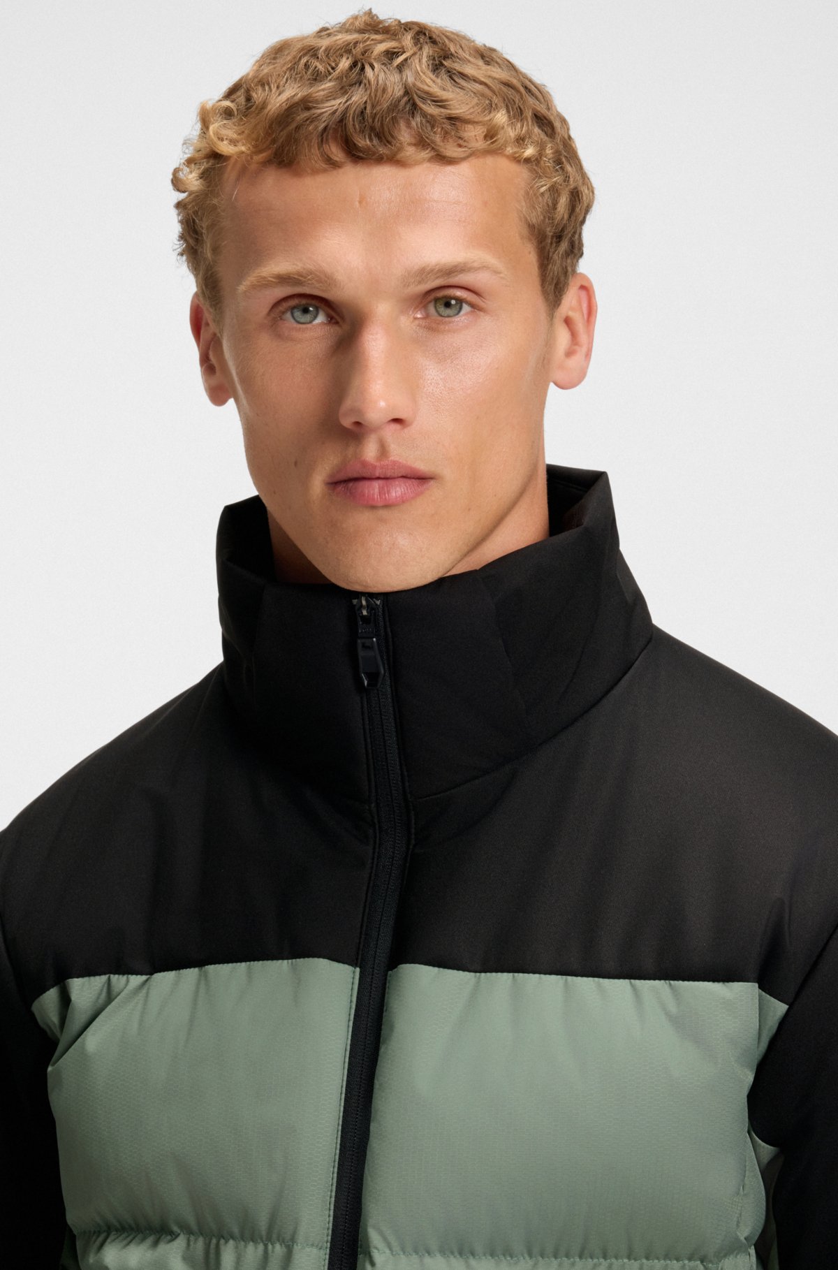 Water-repellent jacket with down filling and detachable hood