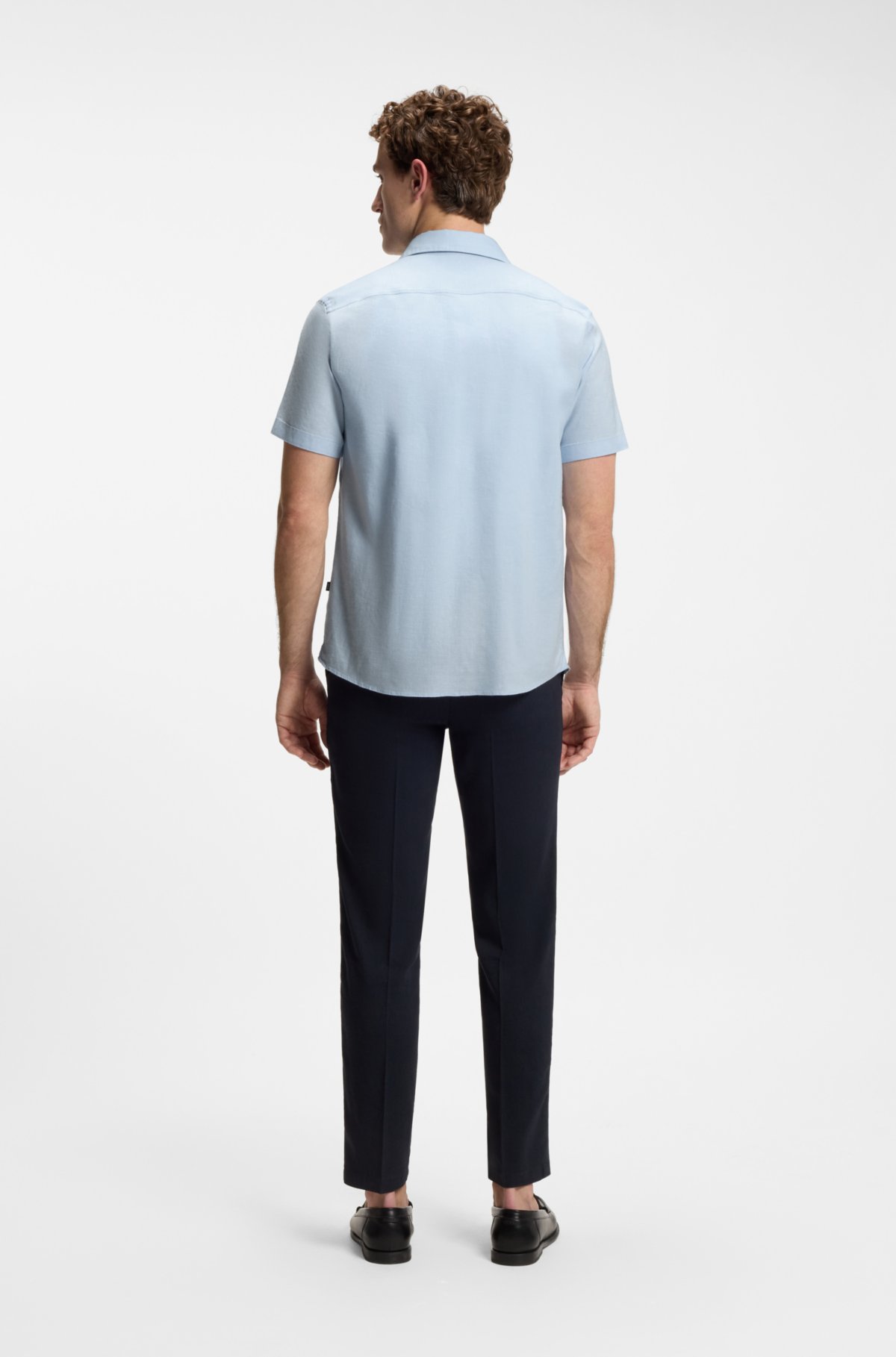 Slim-fit shirt in stretch linen