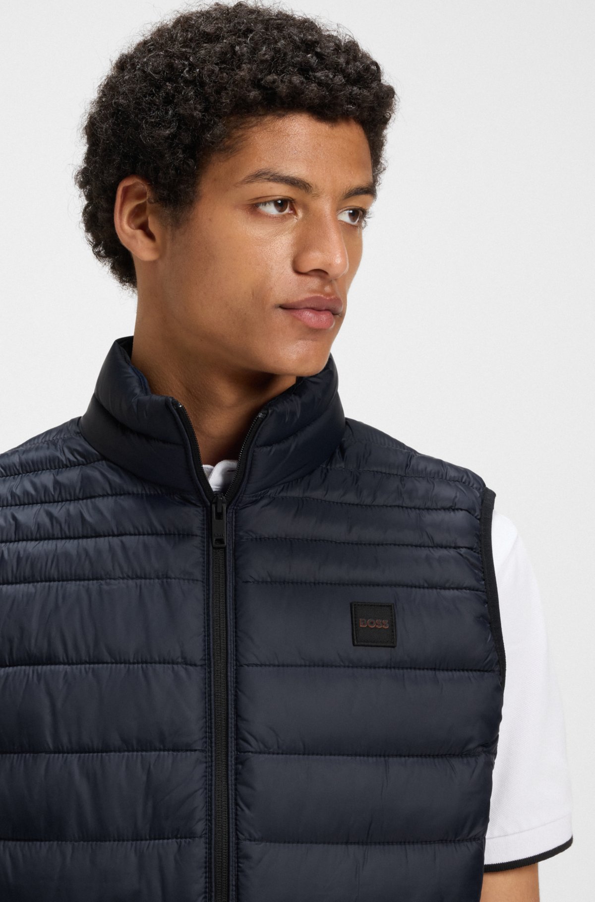 Packable gilet in water-repellent fabric