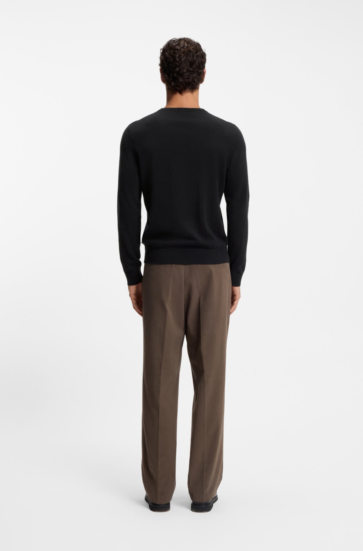 Cashmere sweater in a regular fit