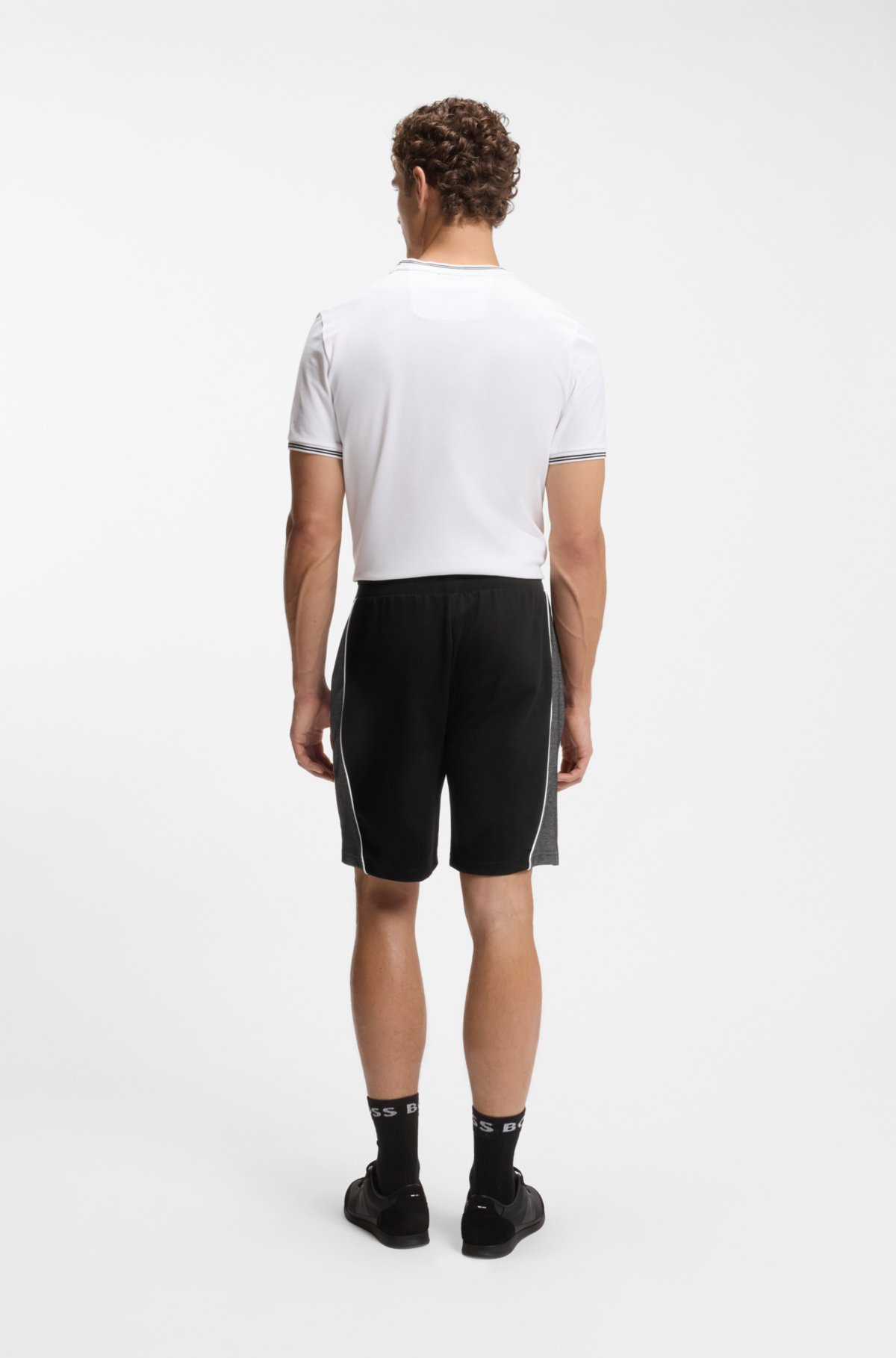 Contrast-piping shorts in a cotton blend