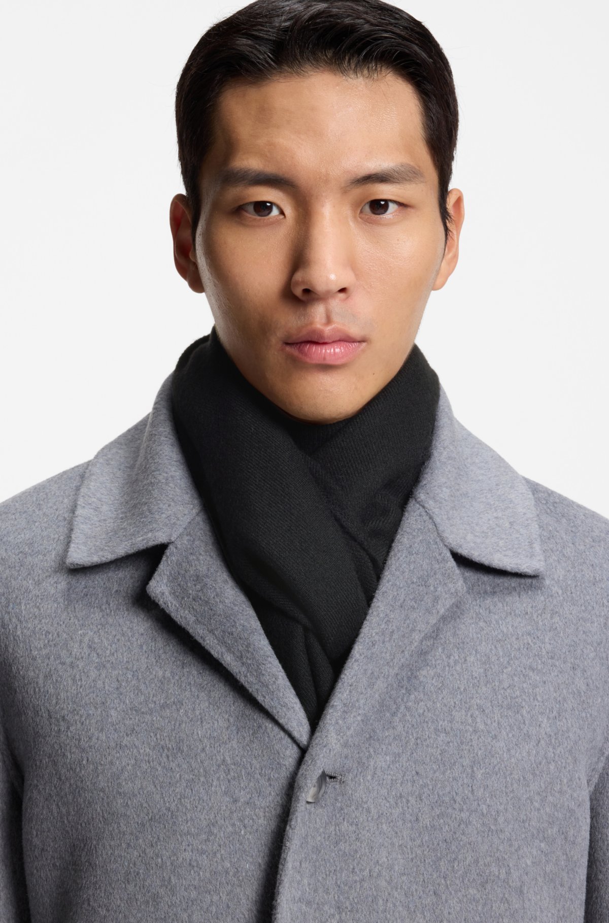 Cashmere scarf with twisted fringes
