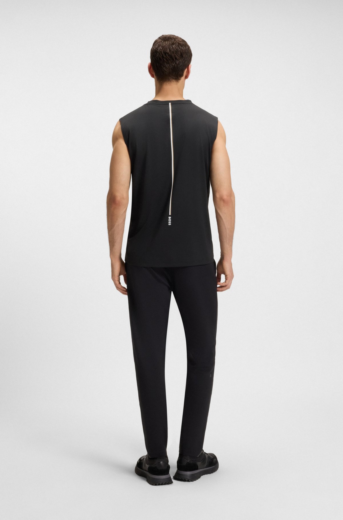 Active quick-dry tank top with contrast logo