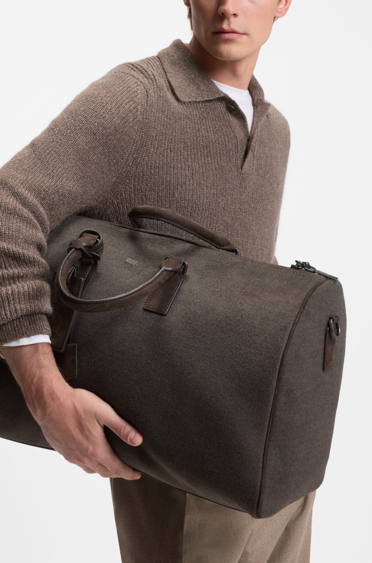 Fabric holdall with leather trims