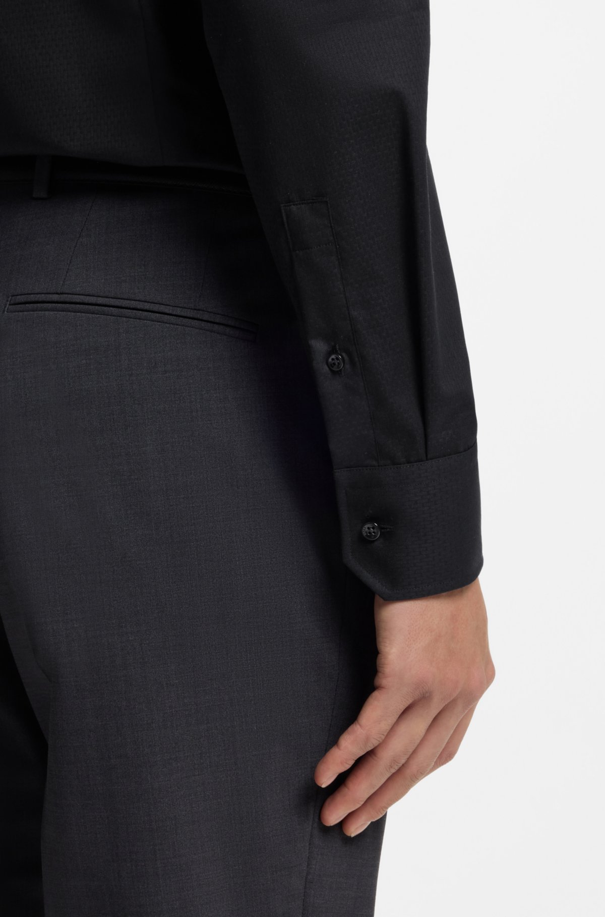 Wrinkle-resistant slim-fit shirt in cotton twill